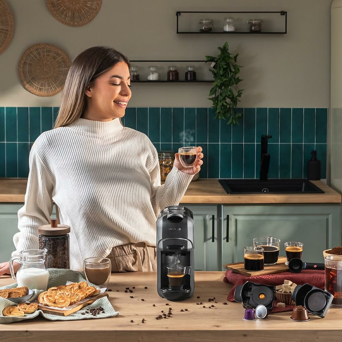 Kaffekapslar Cecotec FreeStyle Compact 1450 W Svart 19 bar 600 ml finns hos Nordekko