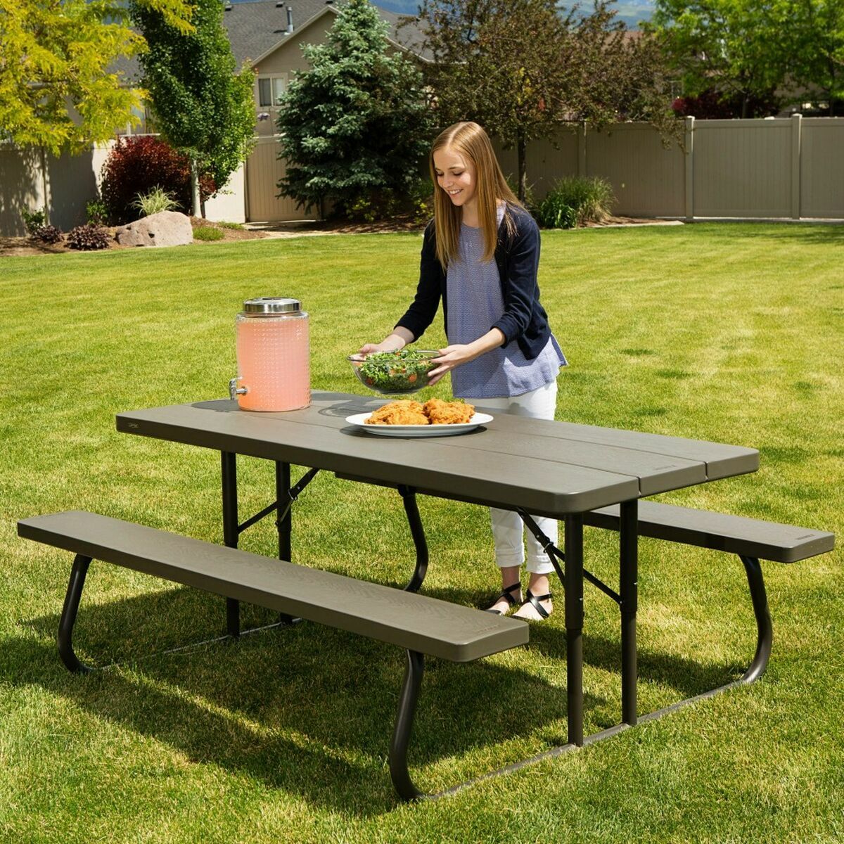Picknickbord Lifetime Trä Brun Hopfällbar Stål Plast 183 x 145 x 74 cm finns hos Nordekko