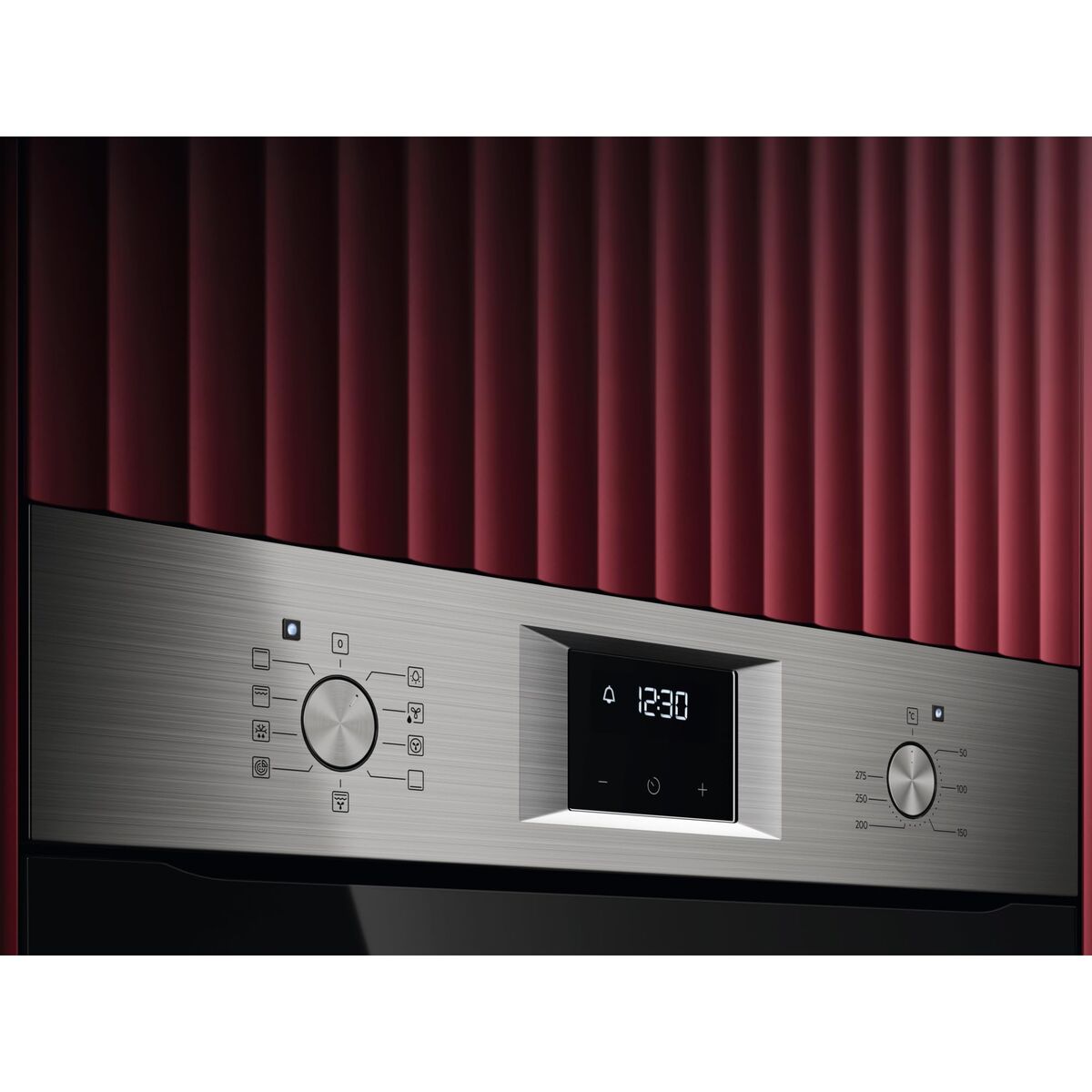 Ugn AEG OU5AB20SM 72 L finns hos Nordekko