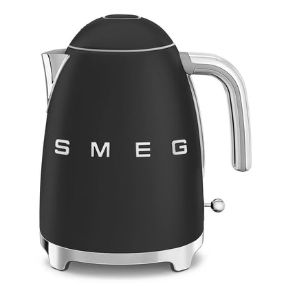 Vattenkokare Smeg KLF03BLMEU Svart Rostfritt stål 2400 W Krom finns hos Nordekko