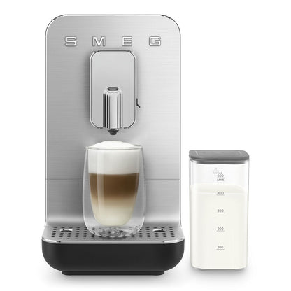 Superautomatisk kaffebryggare Smeg BCC13BLMEU Svart 1350 W 19 bar 1,4 L finns hos Nordekko