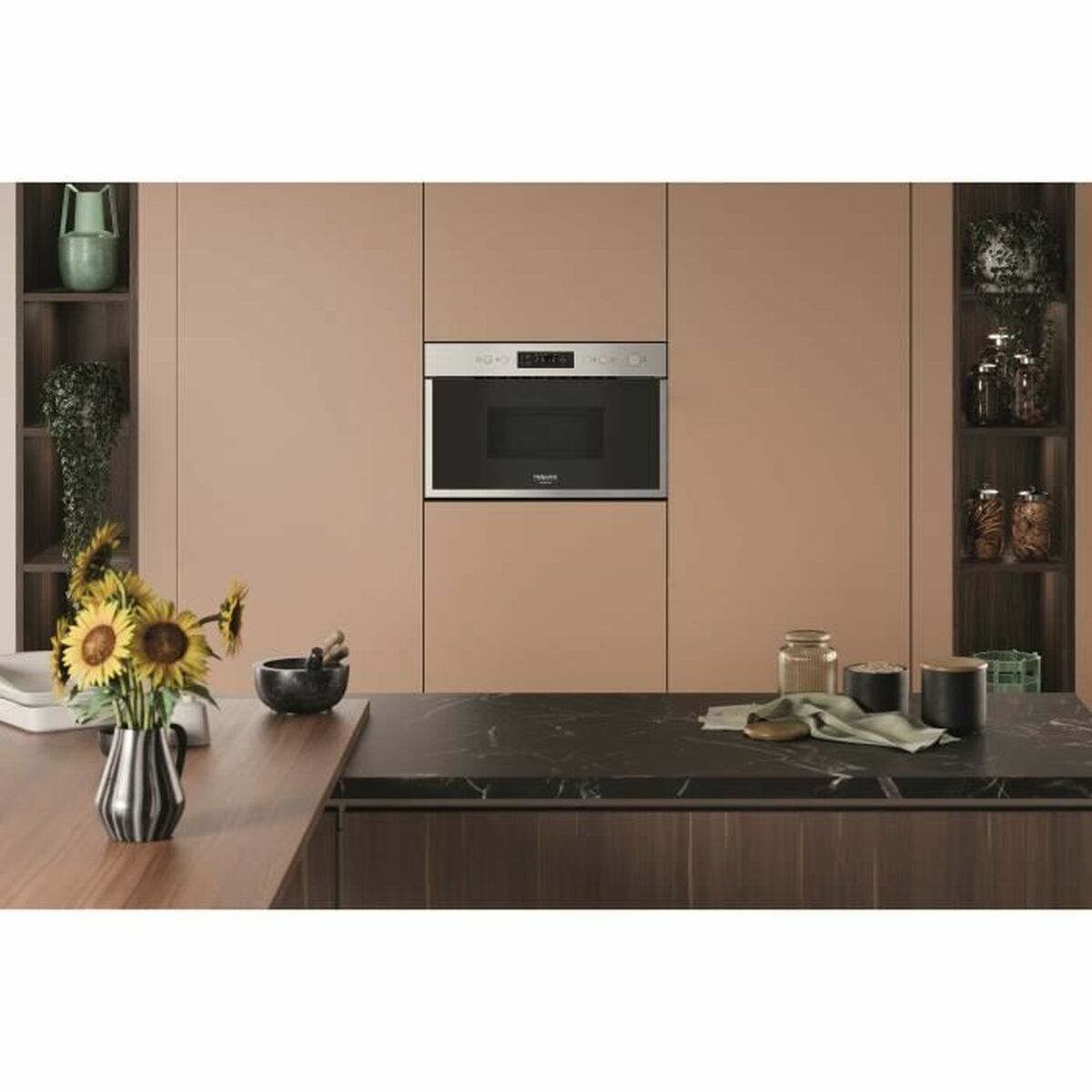 Mikrovågsugnen Hotpoint finns hos Nordekko