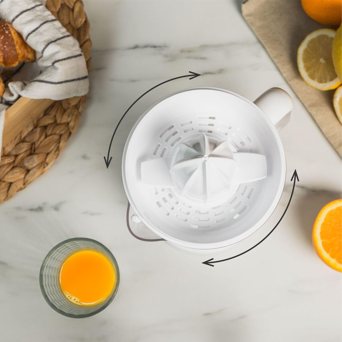 Elektrisk Juicepress UFESA 71206113 40 W 1 L finns hos Nordekko