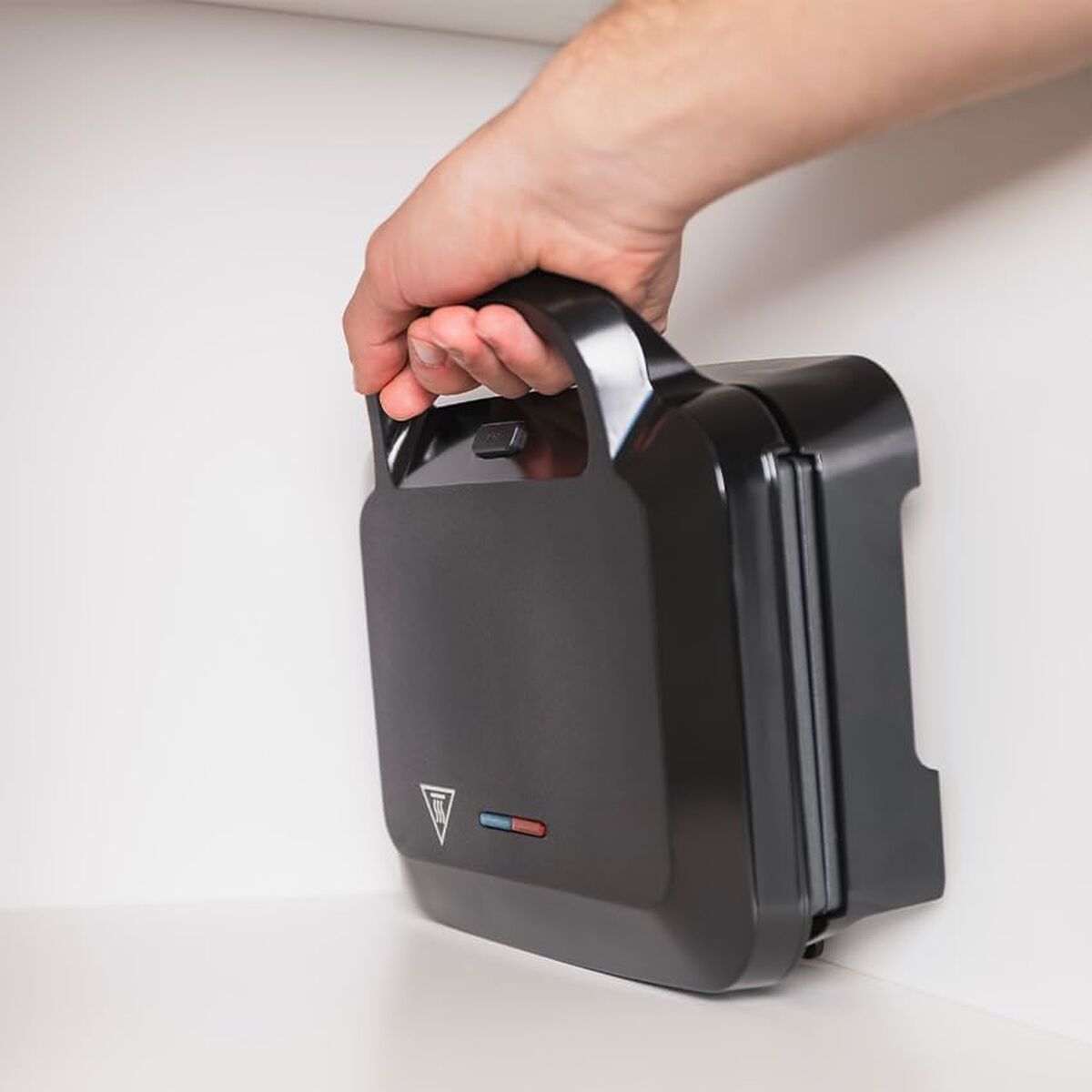 Smörgåsmaskin UFESA Svart 750 W finns hos Nordekko