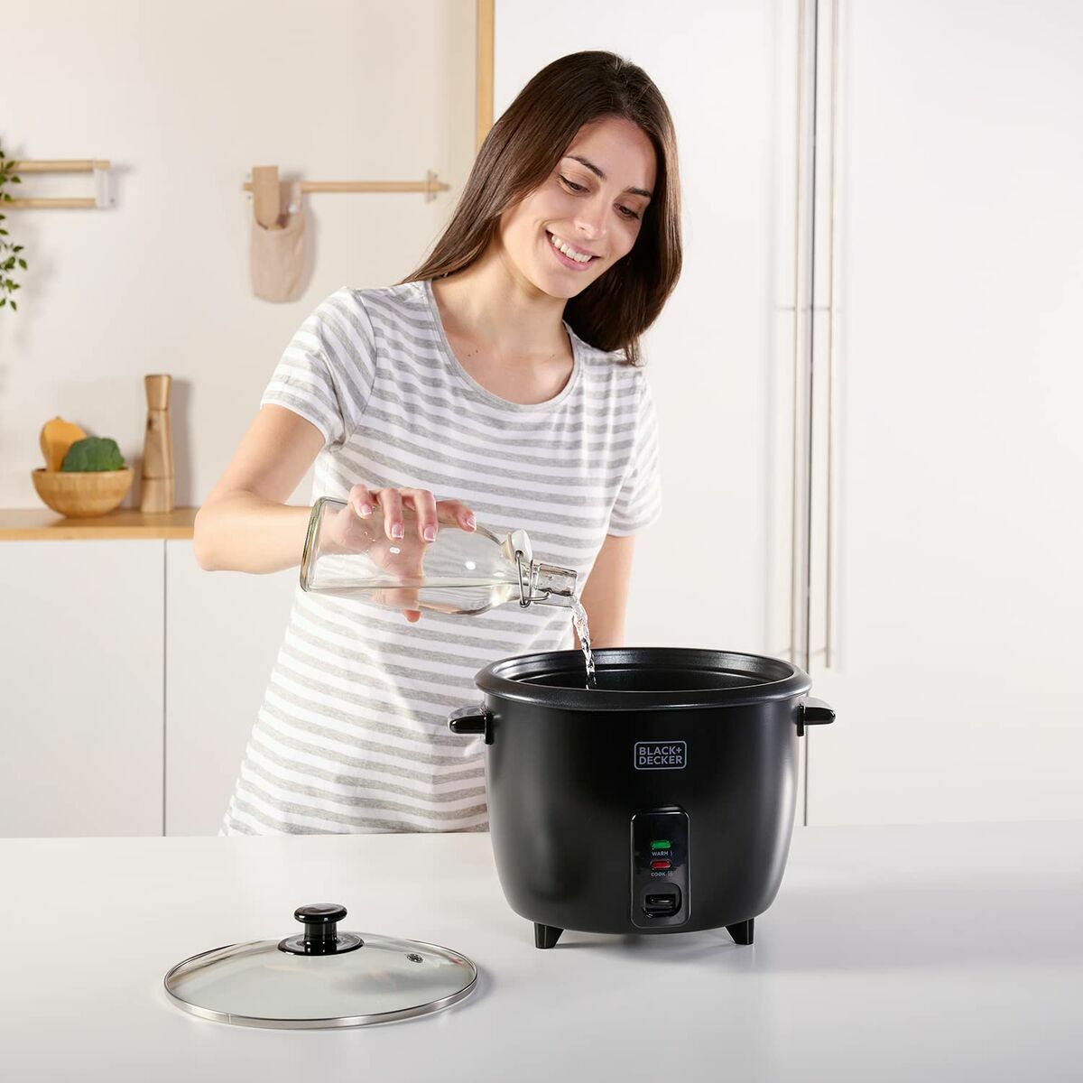 riskokaren Black & Decker BXRC1800E Svart 1,8 L Vit Aluminium 700 W finns hos Nordekko