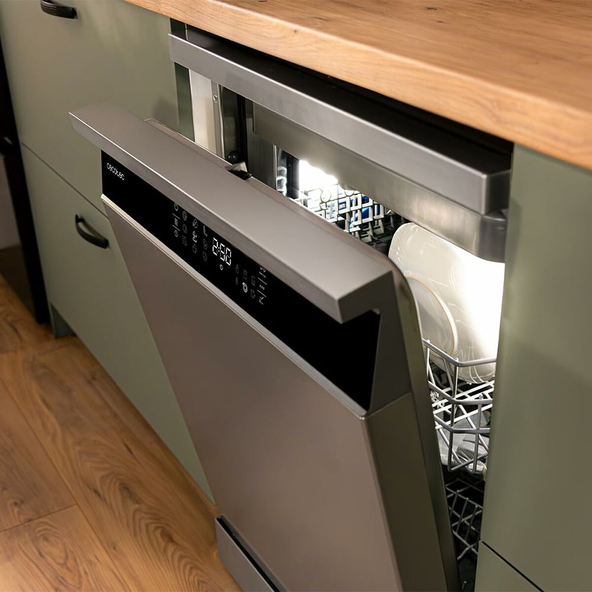 Diskmaskin Cecotec Aguazero 6800 Inox A 59,8 cm Stål finns hos Nordekko