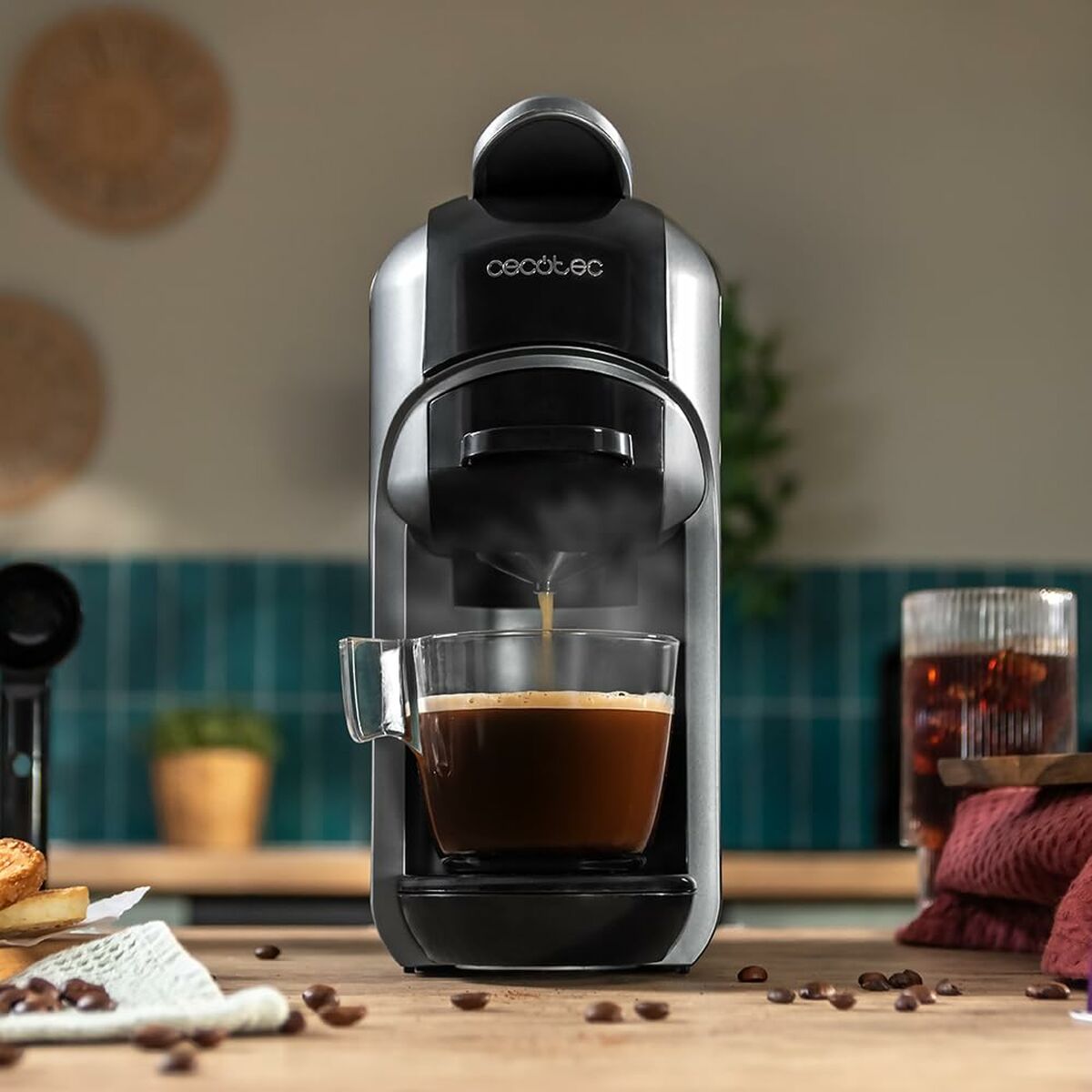 Kaffekapslar Cecotec FreeStyle Compact 1450 W Svart 19 bar 600 ml finns hos Nordekko