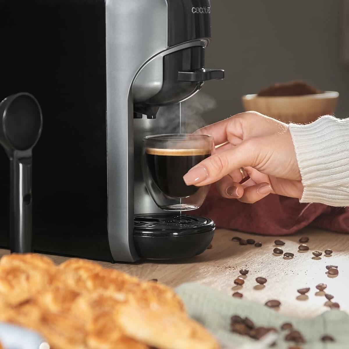 Kaffekapslar Cecotec FreeStyle Compact 1450 W Svart 19 bar 600 ml finns hos Nordekko