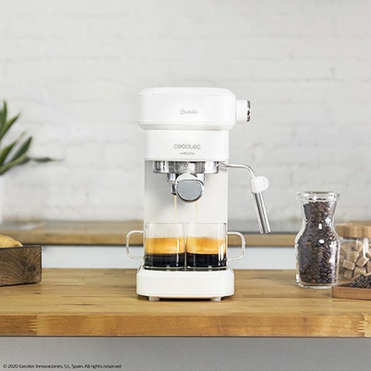 Manuell Espressobryggare Cecotec Cafelizzia 790 White 1,5 L 1,2 L finns hos Nordekko