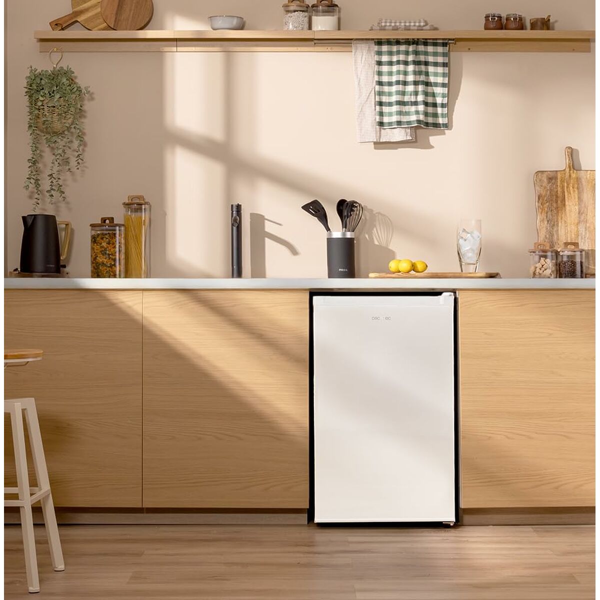 Frys Cecotec Bolero CoolMarket TF 87 87 L Vit finns hos Nordekko