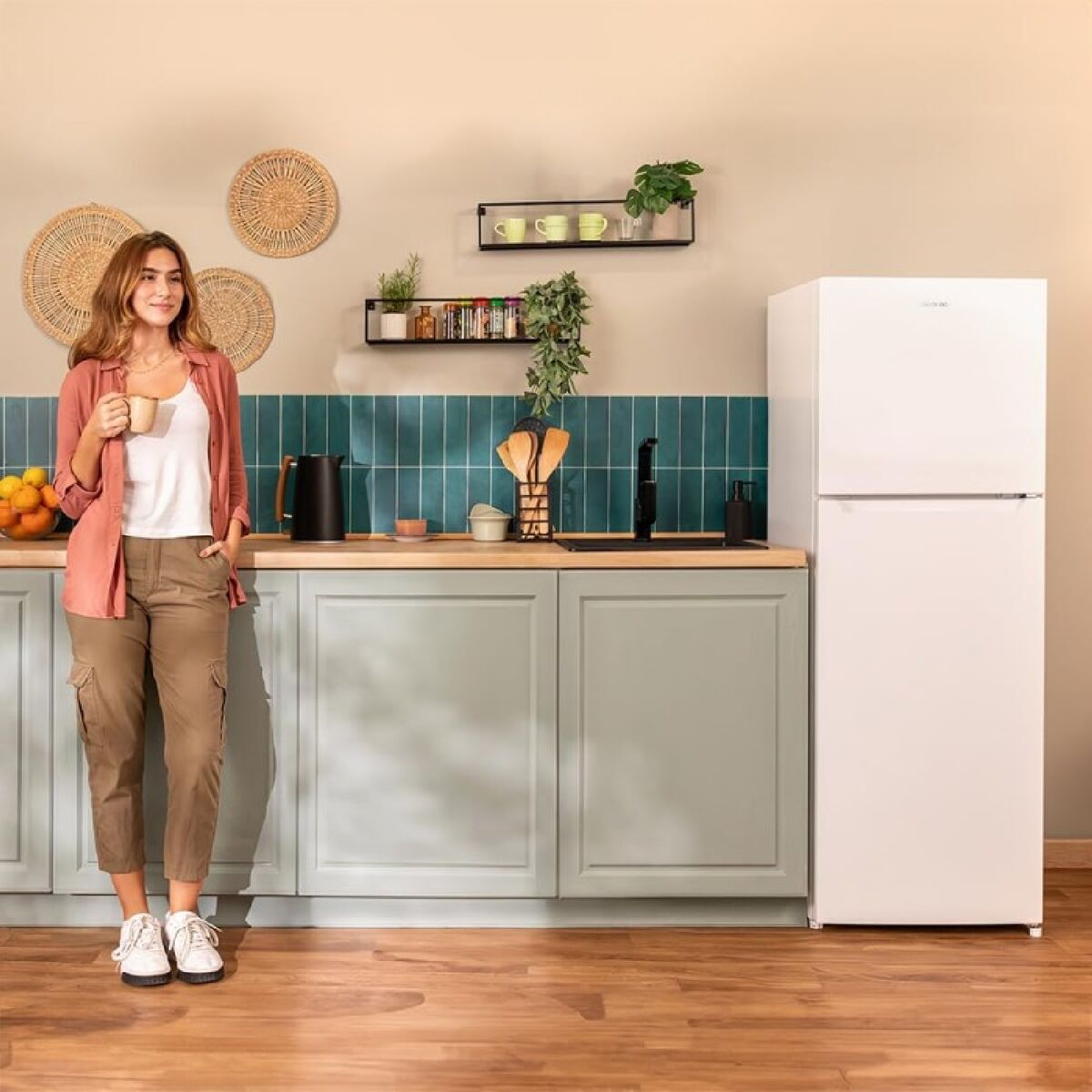 Kombinerat kylskåp Cecotec Bolero CoolMarket 2D 211 Vit finns hos Nordekko