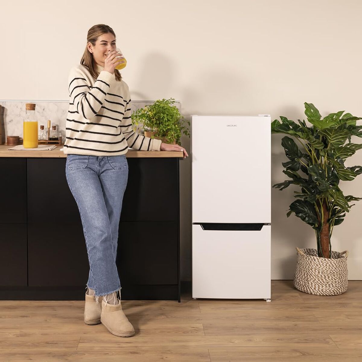 Kombinerat kylskåp Cecotec Bolero CoolMarket Combi 117 DF 117 L Vit finns hos Nordekko