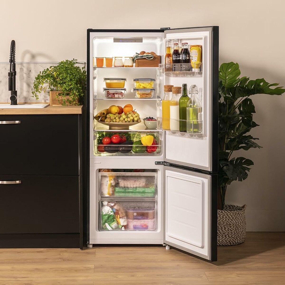 Kombinerat kylskåp Cecotec CoolMarket Combi 205 DF 205 L Svart finns hos Nordekko