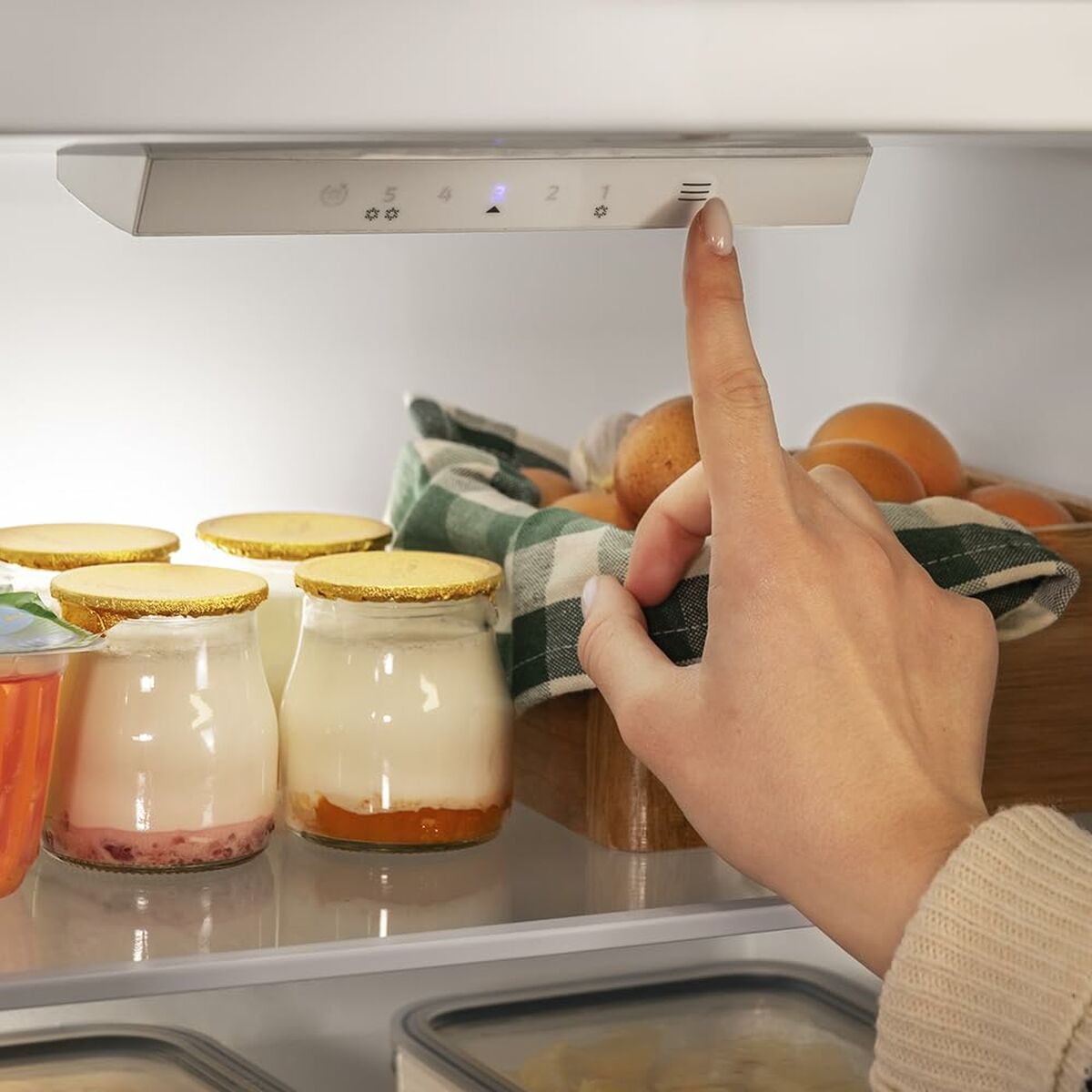 Kombinerat kylskåp Cecotec CoolMarket Combi 205 DF 205 L Svart finns hos Nordekko