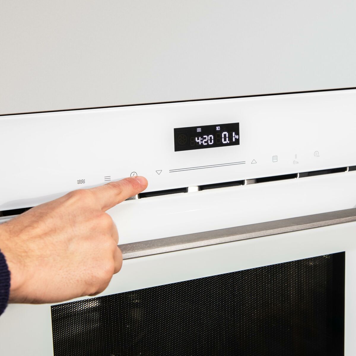 Inbyggnadsmikrovågsugn Cecotec MW703800 Vit 1450 W 34 L finns hos Nordekko