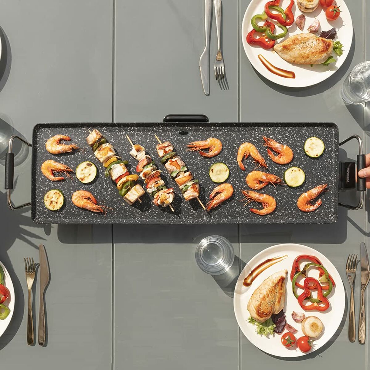 Grillplatta Cecotec Tasty&Grill 3000 RockWater XL 2400 W finns hos Nordekko