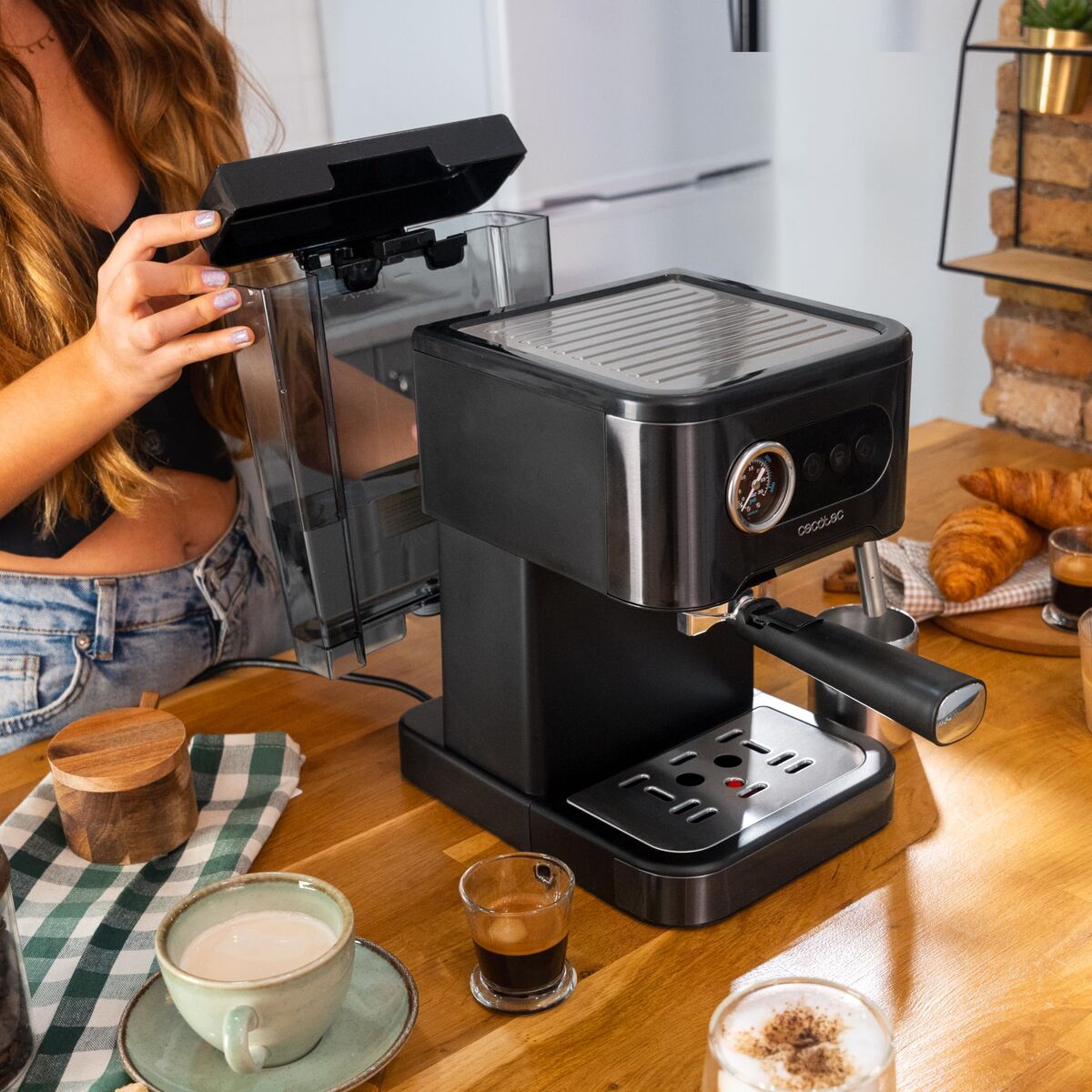Manuell Espressobryggare Cecotec Power Espresso 20 Pro Svart Stål 20 bar 1,5 L finns hos Nordekko