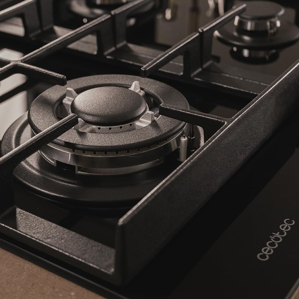 Gasplatta Cecotec Squad G 4400F 8000 W finns hos Nordekko