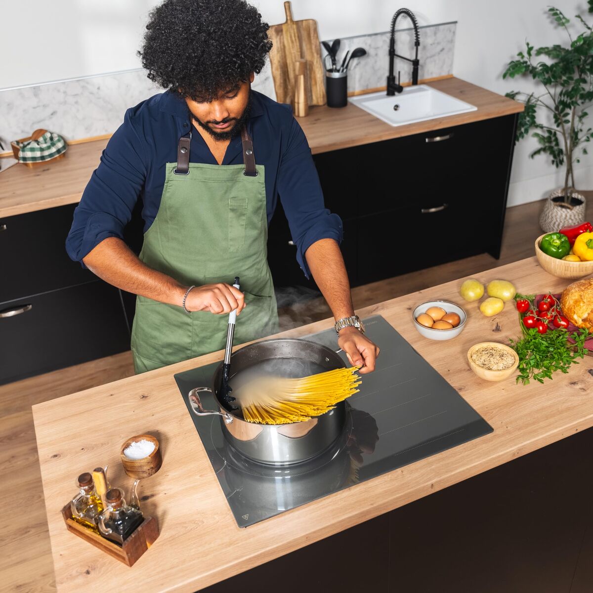 Induktionshäll Cecotec Squad I 3600 FullFlex 7400 W finns hos Nordekko