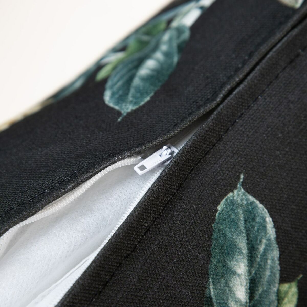 V4H8639131B1E6B37F8373637CB056A375ER2458862P2