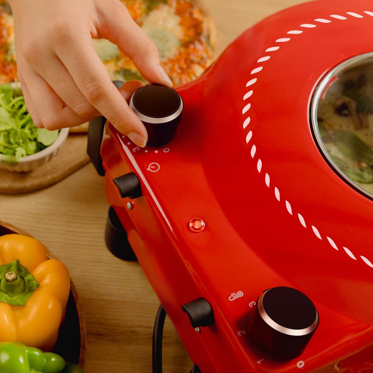 Pizzaberedare Cecotec Mamma Mía Window finns hos Nordekko