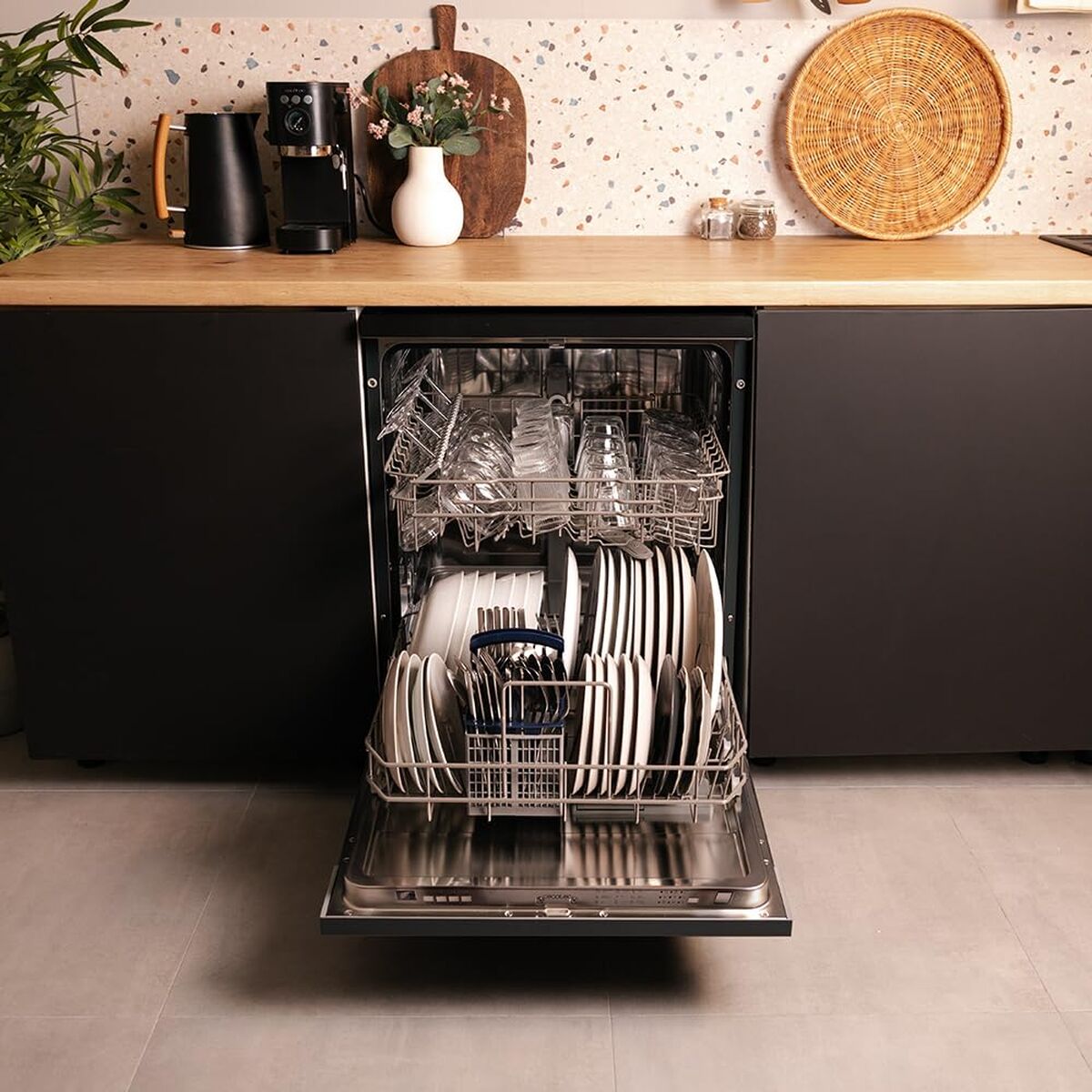 Cecotec Integrerad diskmaskin 13 kuvert stål 6110 Full-BI 6 program klass E finns hos Nordekko