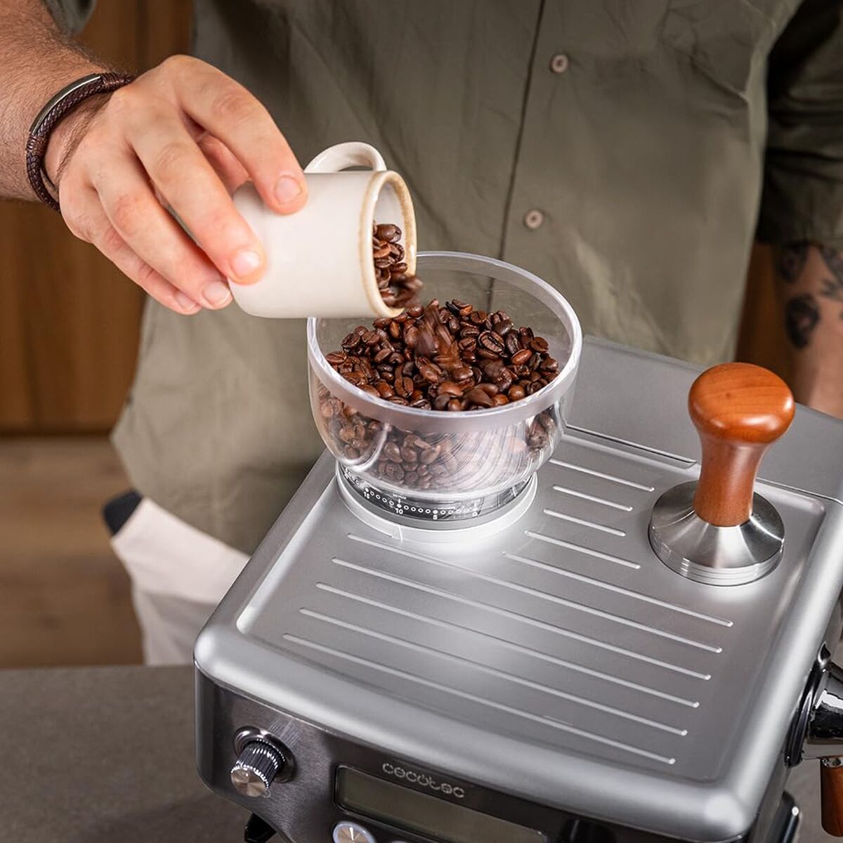 Manuell Espressobryggare Cecotec Power Espresso 20 Barista 2200 W Svart 20 bar finns hos Nordekko