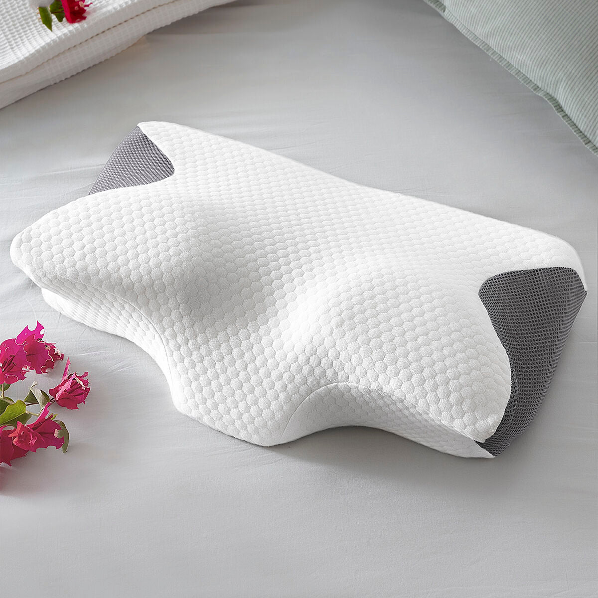 Viskoelastisk nackkudde med ergonomiska konturer Conforti InnovaGoods finns hos Nordekko